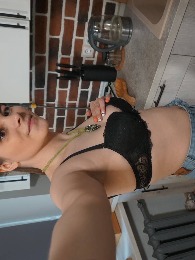 escort girl  Belann