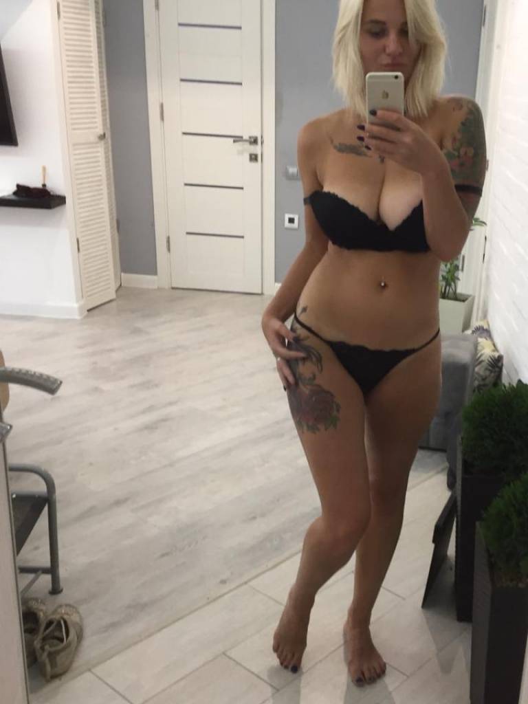 escort girl  Arradon